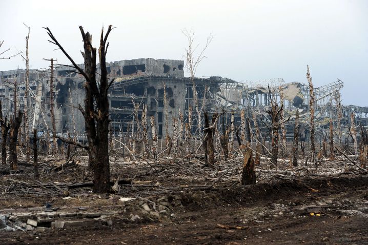 A destroyed airport building in the eastern Ukrainian city of Donetsk : Thousands were killed in fighting during the Ukraine conflict.