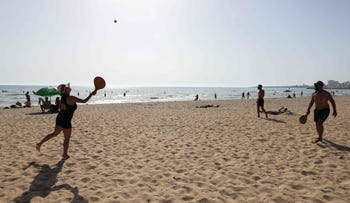 LEBANON-ISRAEL-CONFLICT-DAILY LIFE-BEACH