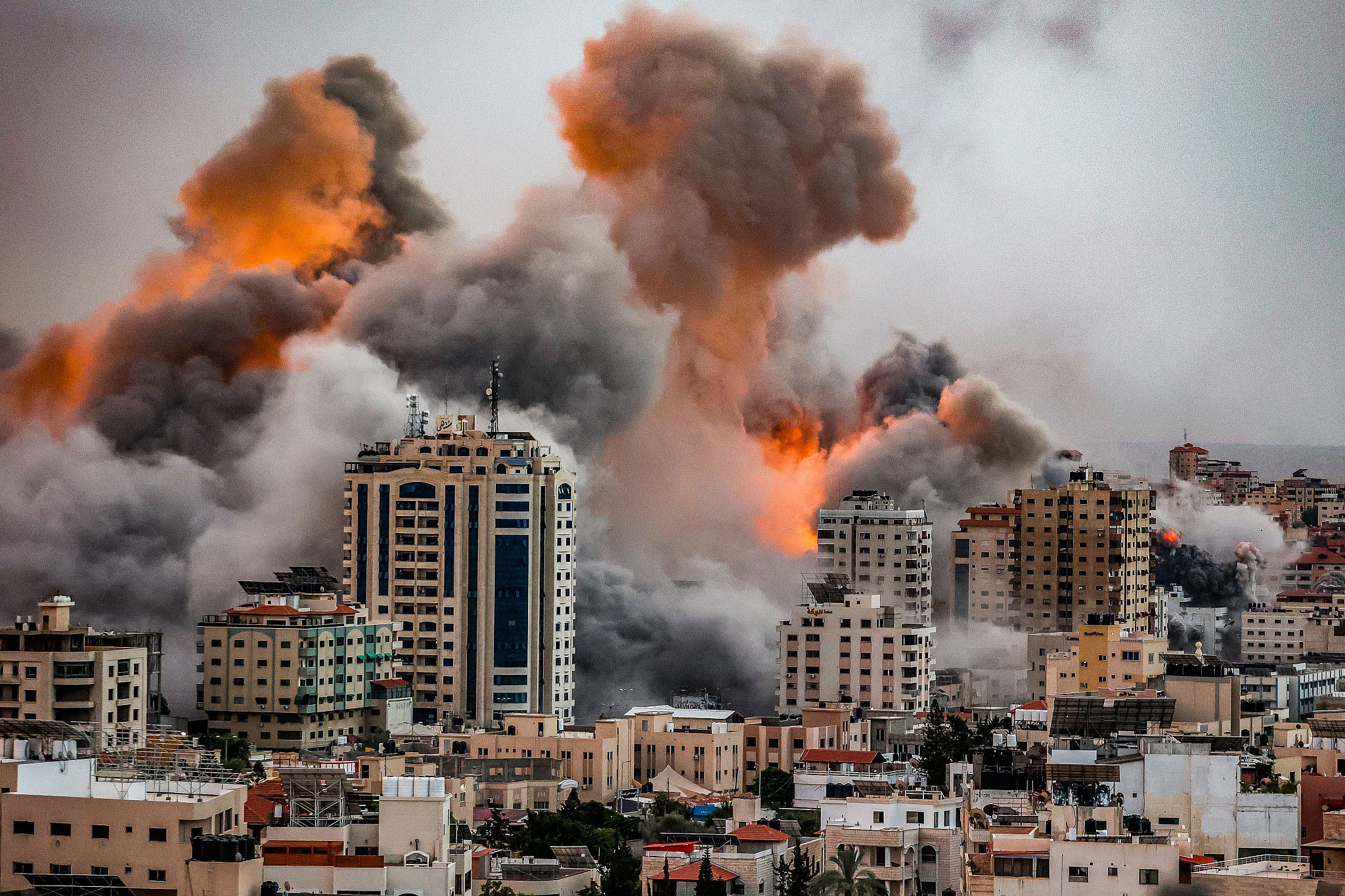 Fire and smoke rises during Israeli airstrikes on the Gaza Strip, October 9, 2023. (Atia Mohammed/Flash90)