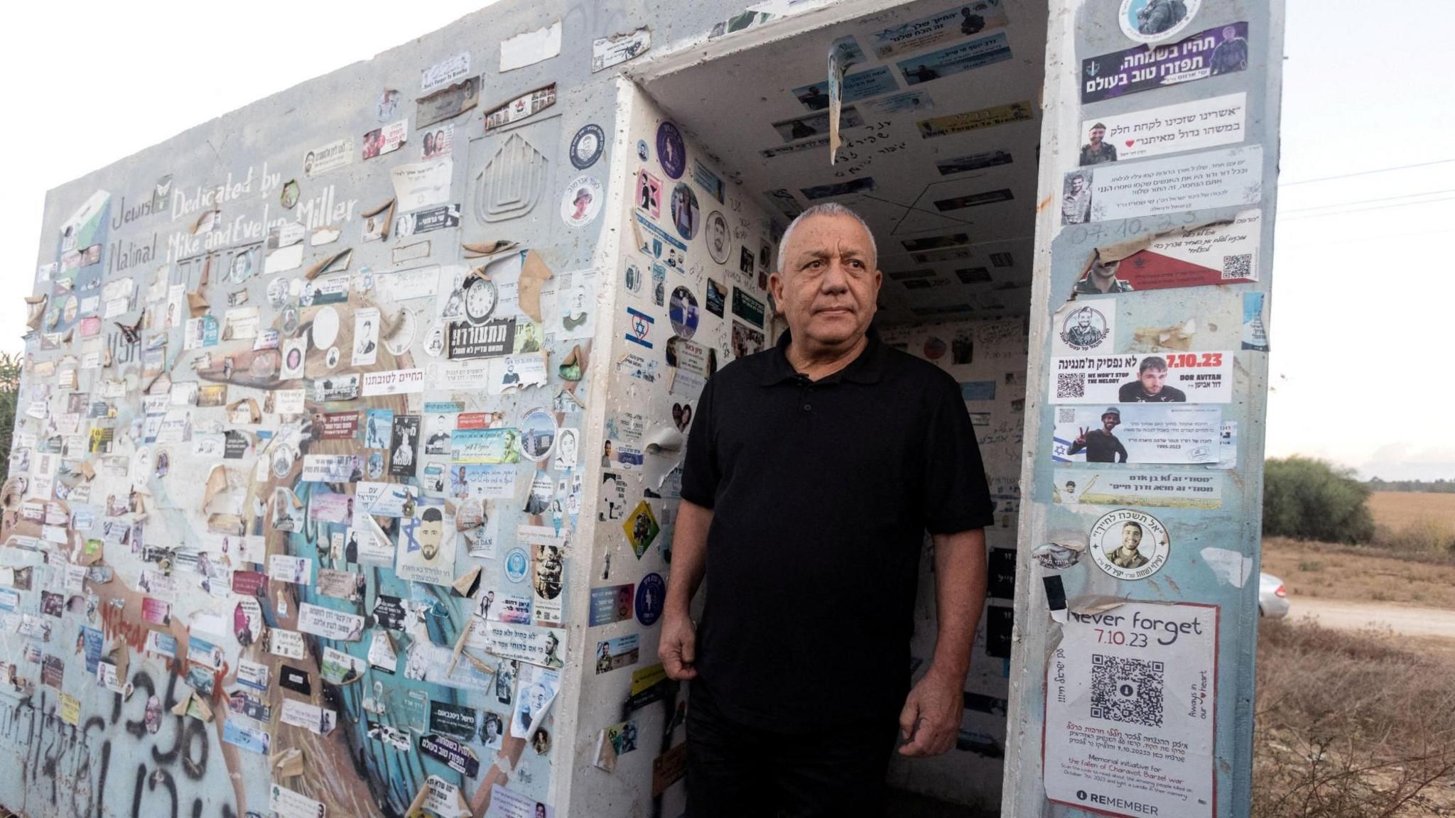 Opposition politician Gadi Eisenkot visits a roadside bomb shelter where Israelis were killed during the Hamas-led 7 October 2023 attack, near Reim, in southern Israel (7 October 2026)